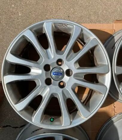 
								18 inch Volvo Alloy rims full									