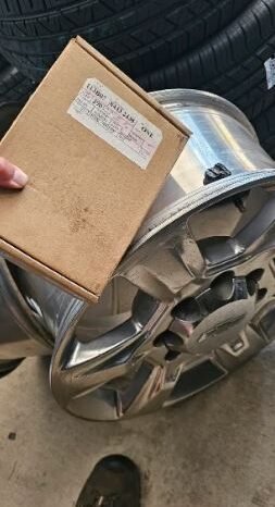 
								8 Bolt Chevy Silverado 2500 Wheels full									