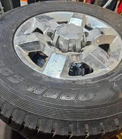 
								Winter 275 70 18 tires full									