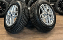 2023 Ford Edge OEM rims and Goodyear Winter tires