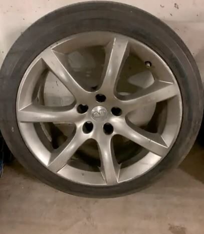 
								18″ Infiniti rims with tires full									