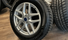 2023 Ford Edge OEM rims and Goodyear Winter tires