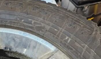 
										Winter 275 70 18 tires full									