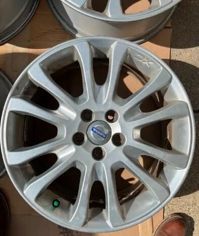 
								18 inch Volvo Alloy rims full									