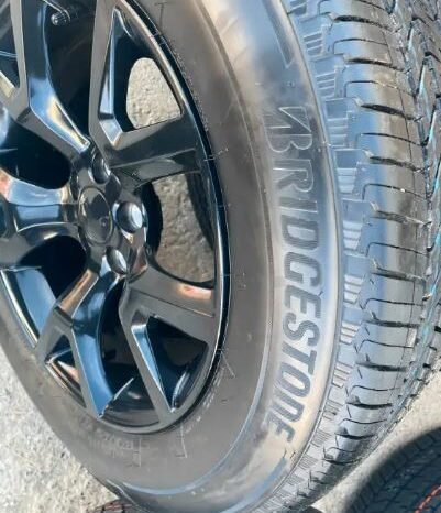 
								All Season 2014-2023 Jeep Cherokee 17inch rims and tires full									