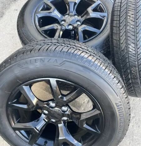 
								All Season 2014-2023 Jeep Cherokee 17inch rims and tires full									