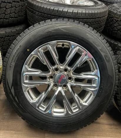 
								New 2023 GMC rims Toyo OBSERVE G3-ICE winter Package full									