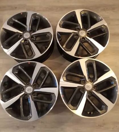 
								18″ OEM hyundai rims full									