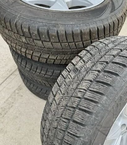 
								Goodyear winter tires 235/65R18 with Lexus OEM rims and sensors full									