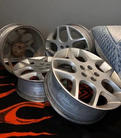 
								17” SRT-4 rims full									