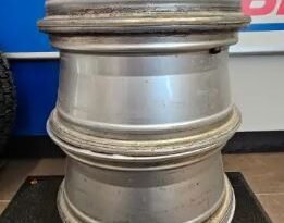 
										16″ Volkswagen Jetta Aluminum wheels used full									