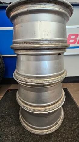 
								16″ Volkswagen Jetta Aluminum wheels used full									