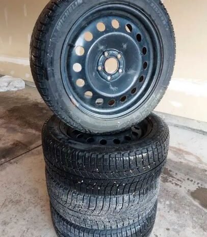 
								Michelin X ice with rims full									