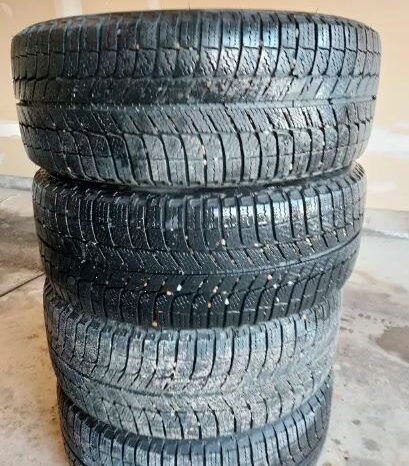
								Michelin X ice with rims full									