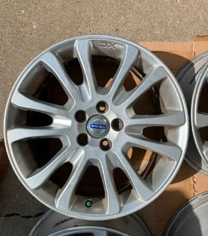 
								18 Inch Alloy Rims full									