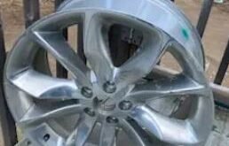 20′ FORD EXPEDITION 20 INCH RIM LOCATED BY SLAVE LAKE AB