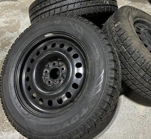 
								2018 Toyota SiennaHighlander 18inch winter Rim and tires full									