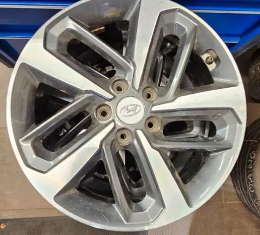 
								Factory Hyundai Kona wheels 18″ selling full									