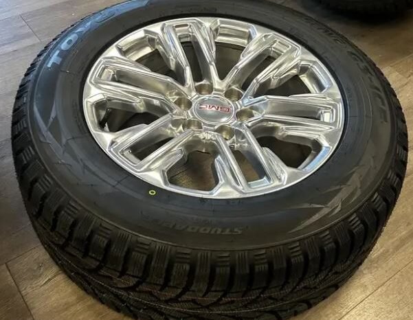 
								New 2023 GMC rims Toyo OBSERVE G3-ICE winter Package full									