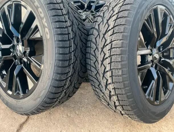 
								2022 GMC Chevy Toyo winter Package full									