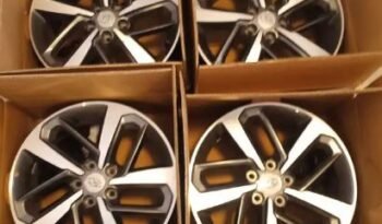 
										18″ OEM hyundai rims full									