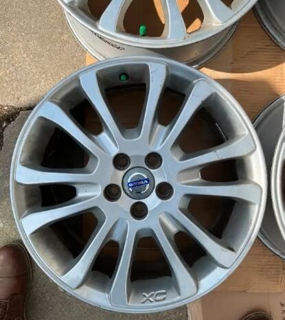 
								18 Inch Alloy Rims full									
