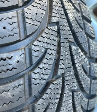 
								Jeep rims 5×114.3 with 3 winter tire full									
