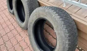 2 Bridgestone blizzak p265/65R18