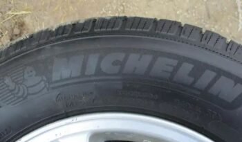 
										Michelin tires and rims 215/70/R16 full									