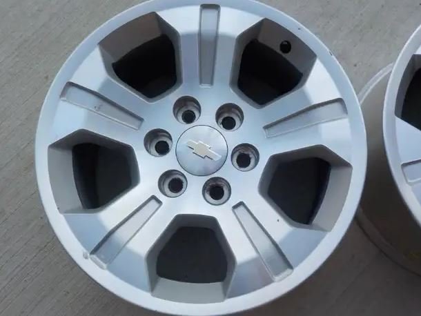2019 Chevy 1500 alum. OEM 18″x 6 bolt x 5 spoke rims