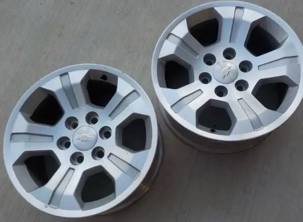 2019 Chevy 1500 alum. OEM 18″x 6 bolt x 5 spoke rims