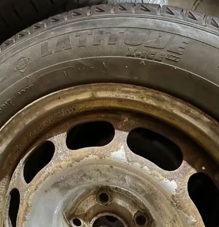 
								Michelin X-ice Latitude for 06-12 Toyota RAV4 225/65 R17 full									