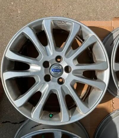 
								18 inch Alloy Rims full									