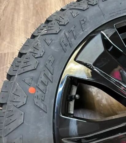 
								275/55/20 All weather tires on rims Ford F-150 full									