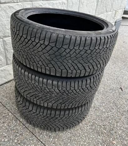 
								275/40/22 Continental Ice Contact Winters full									