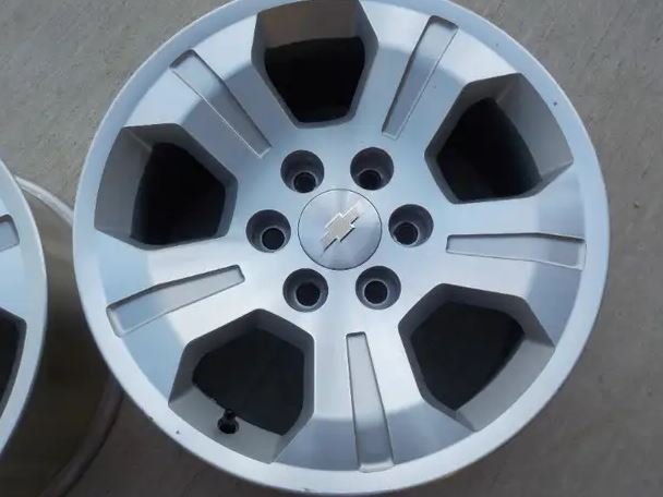 2019 Chevy 1500 alum. OEM 18″x 6 bolt x 5 spoke rims