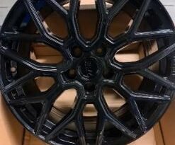 
										BRAND NEW rims gloss black full									