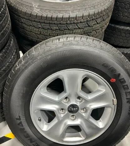 
								Brandnew 2012-2022 Jeep Grand Cherokee 17inch rims and tires full									