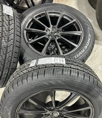 
								2023 Ford Explorer Braelin rims and all season tires full									