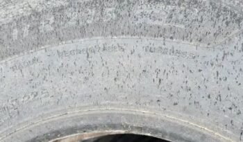 
										11R22.5 Michelin X-Multi D take offs full									