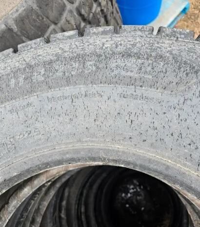 
								11R22.5 Michelin X-Multi D take offs full									