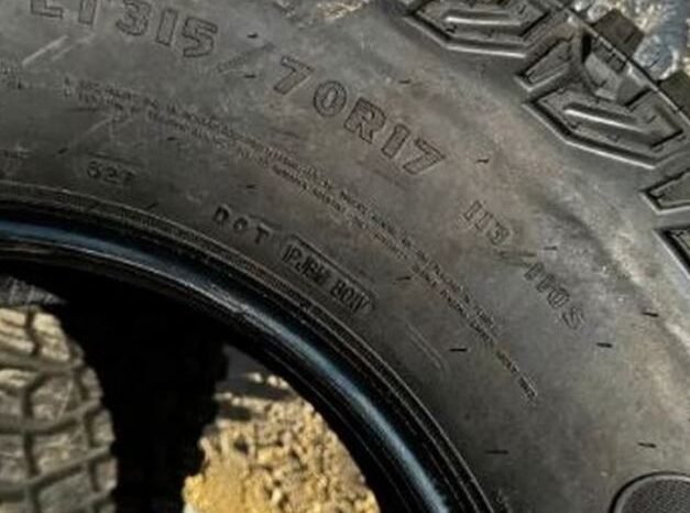 
								2023 Ford Bronco Goodyear Territory – LT315/70R17 take off tires full									