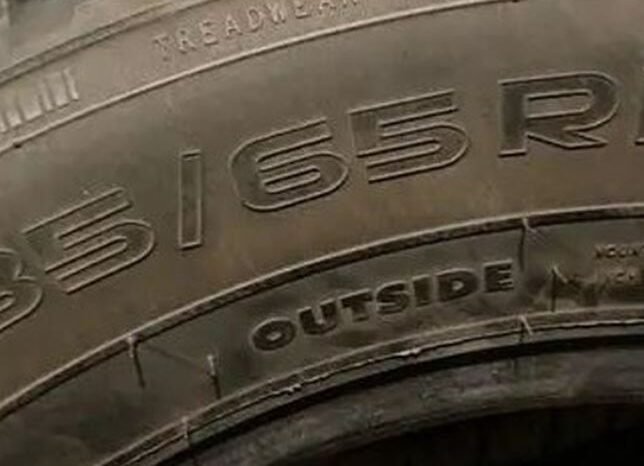 
								2 Nokian WRG3 185/65R15 winter tires full									