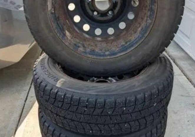 
								Bridgestone Blizzak WS80 Winter Tires and Steel Wheels 195/65R15 full									