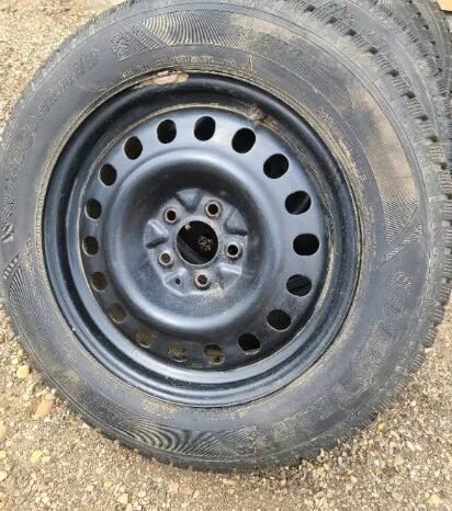 
								Goodyear Winter Command R17 Winter Tires With Rims full									