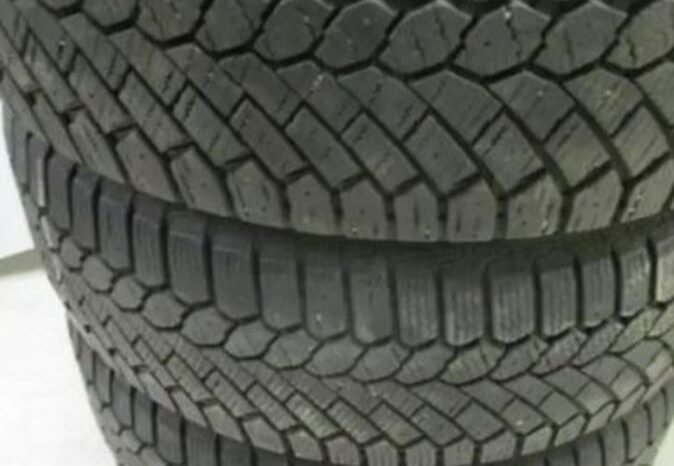 
								225/55/R18 Winter Tires full									