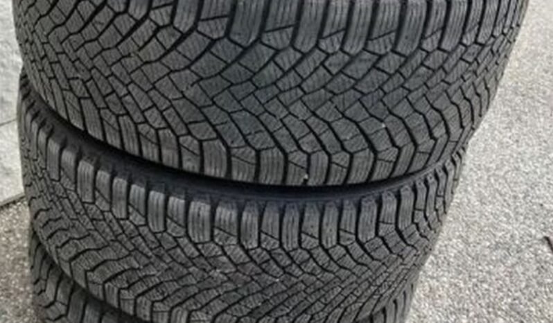 
								275/40/22 Continental Ice Contact Winters full									